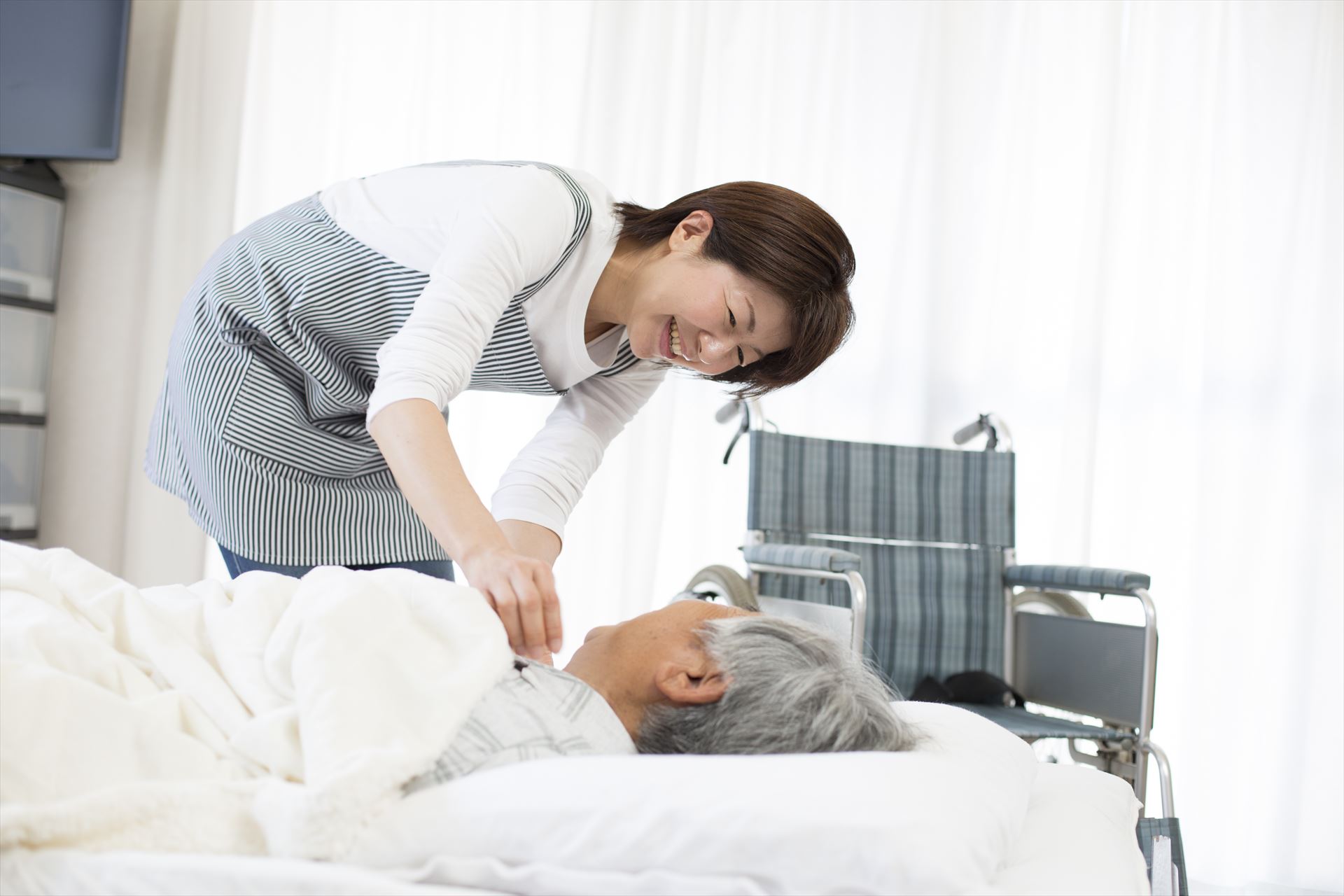 笑顔の女性スタッフ (1)