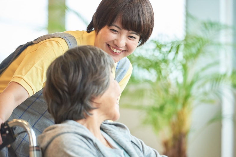 男性スタッフと女性スタッフ
